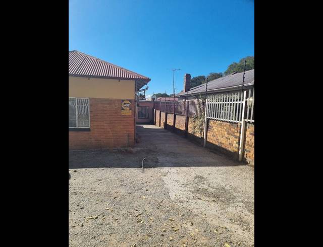 3 BEDROOM HOUSE FOR SALE IN REWLATCH